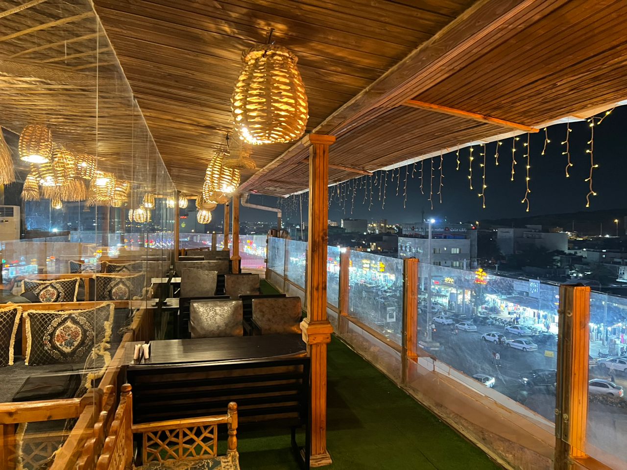 کافه رستوران مراکشی به مدیریت آقای براه در درگهان